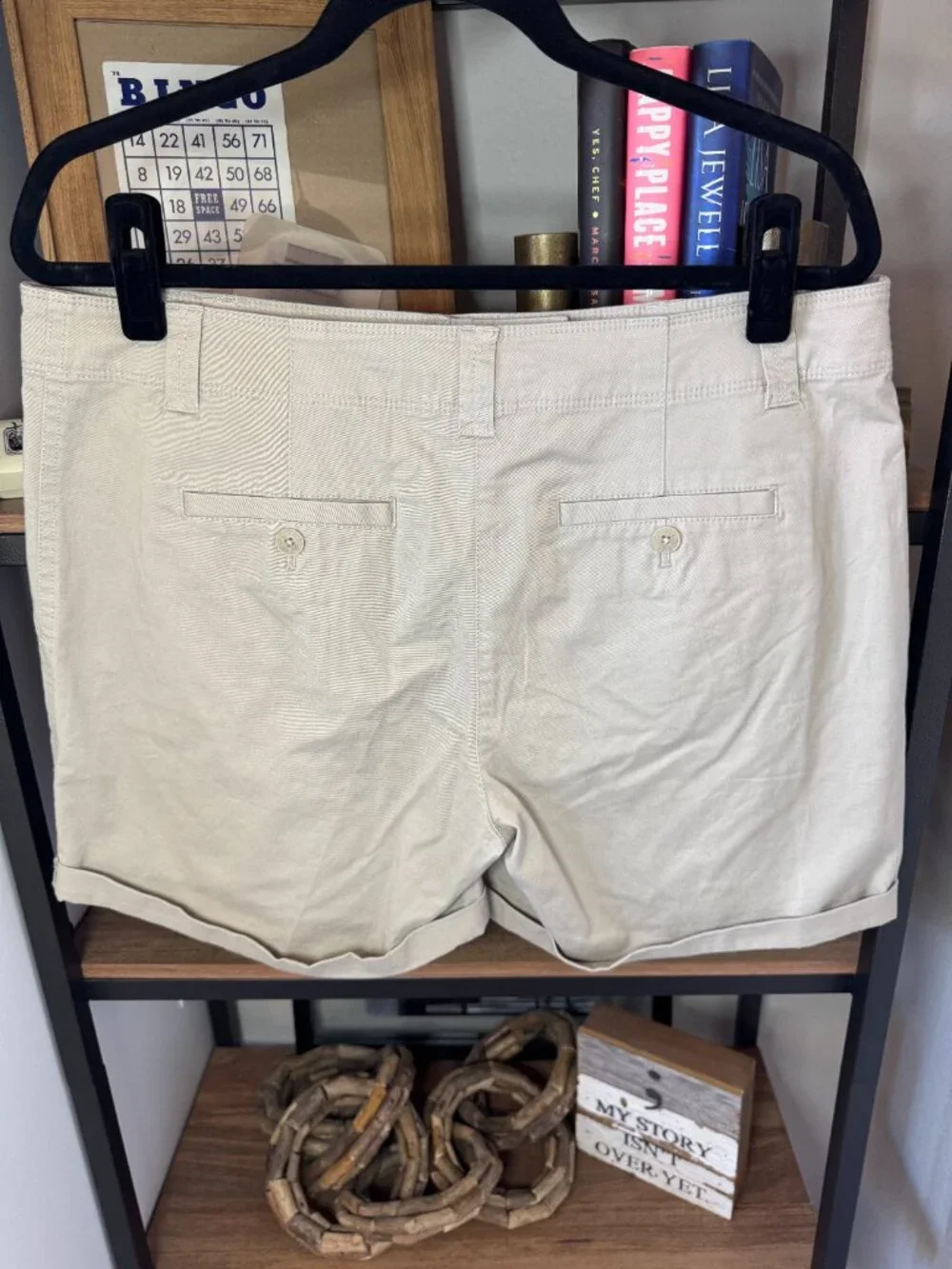 NWT Tommy Bahama Khaki Short w/Cuff - Size 12 - Picture 2 of 5